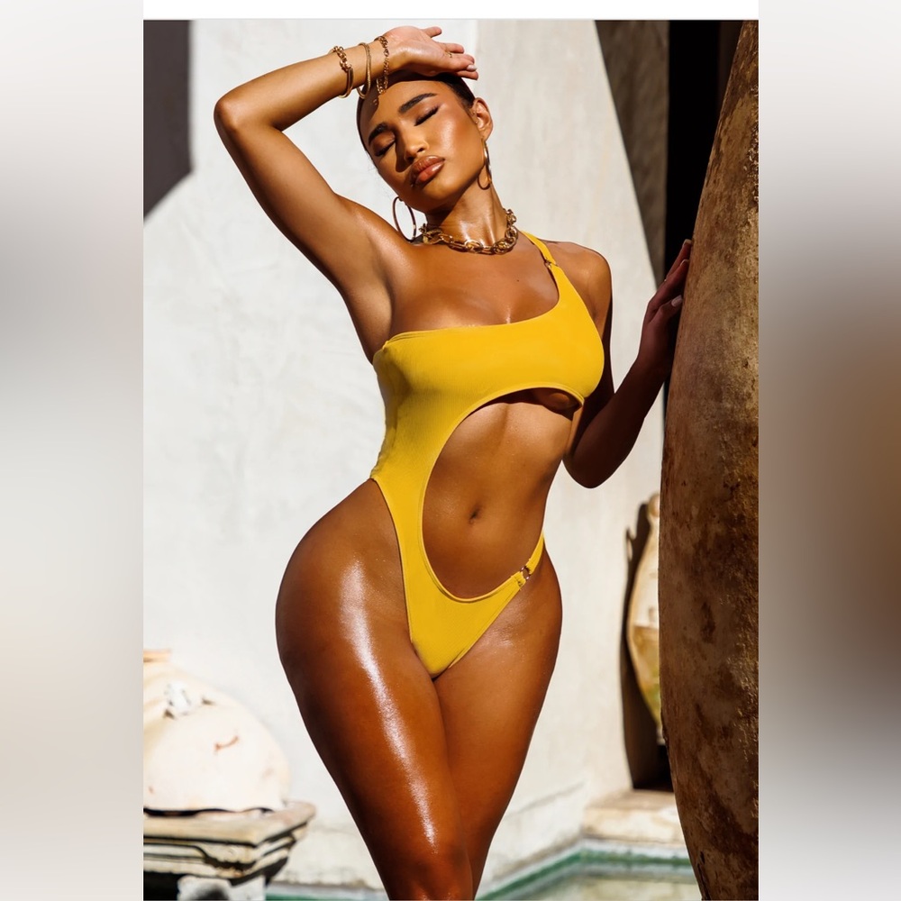 SEXY 1pc swimsuit Yellow M